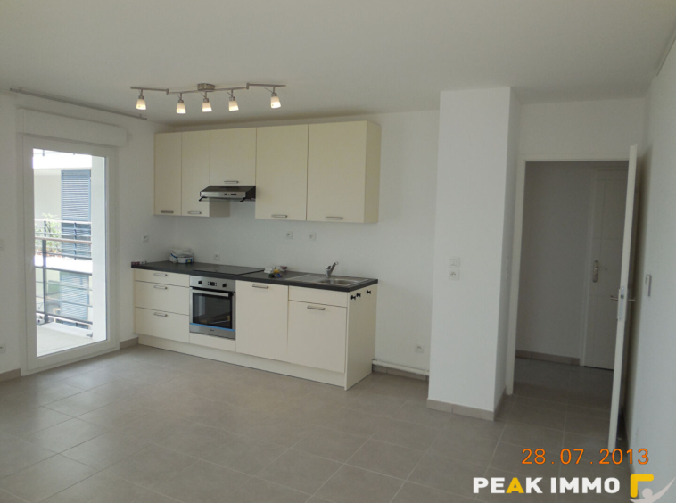 SAINT-JULIEN-EN-GENEVOIS   T3 récent avec balcon, garage et