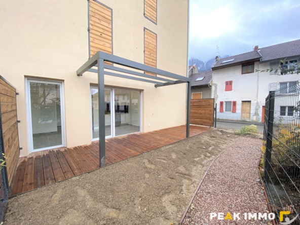 BONNEVILLE   Studio avec terrasse et jardin en rez-de-jardin