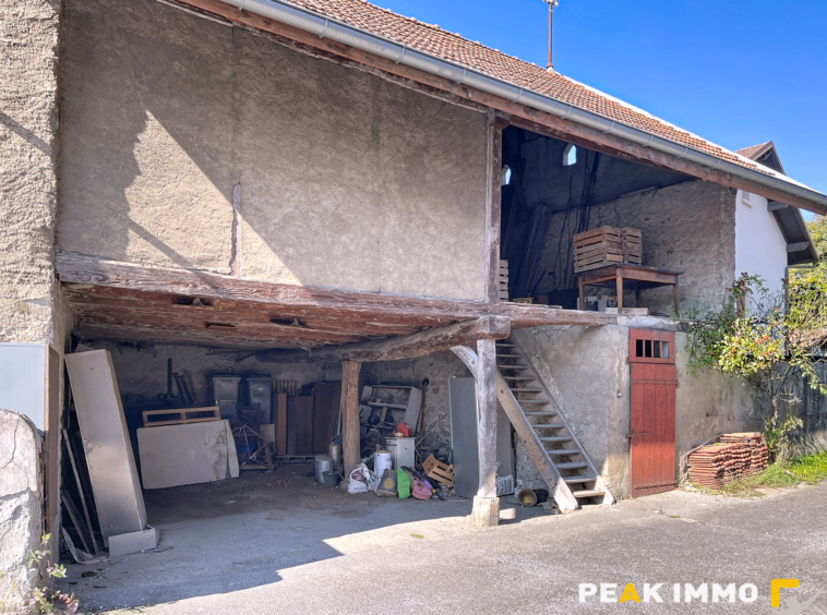 EN EXCLUSIVITE CENTRE NANGY MAISON DE VILLAGE avec JARDIN de