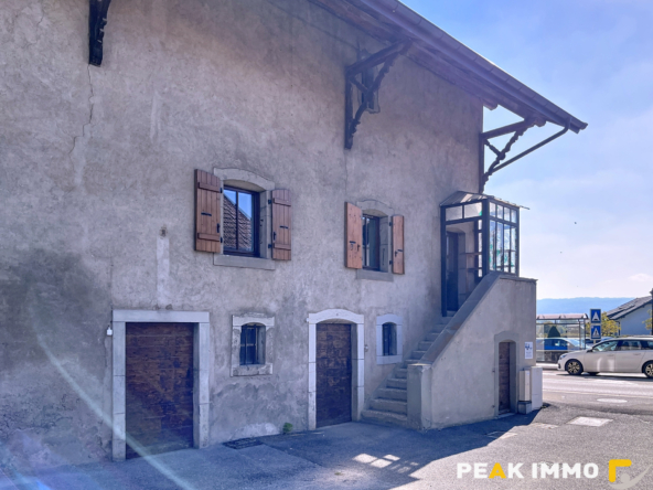 EN EXCLUSIVITE CENTRE NANGY MAISON DE VILLAGE avec JARDIN de