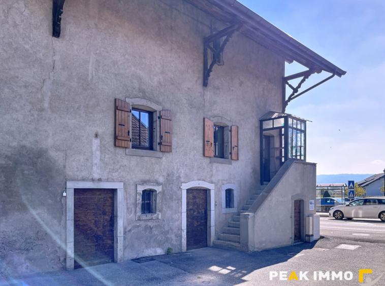 EN EXCLUSIVITE CENTRE NANGY MAISON DE VILLAGE avec JARDIN de