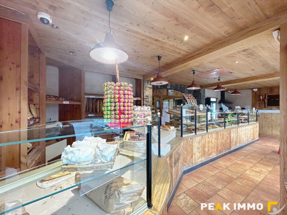 À louer à Marignier    Local commercial modulable avec grand