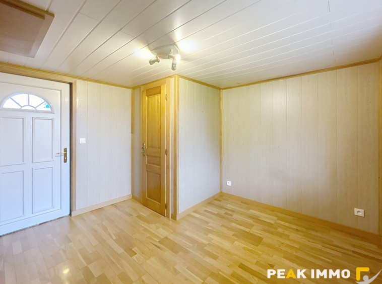LUCINGES   À louer : charmante maison de village F4 de 84 m2