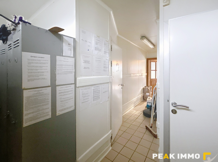 À louer à Marignier    Local commercial modulable avec grand