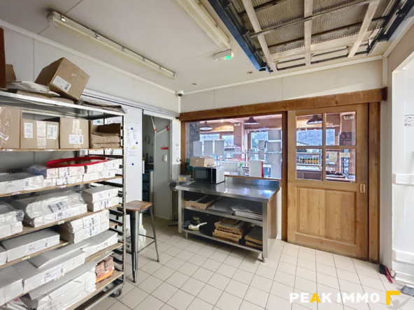 À louer à Marignier    Local commercial modulable avec grand