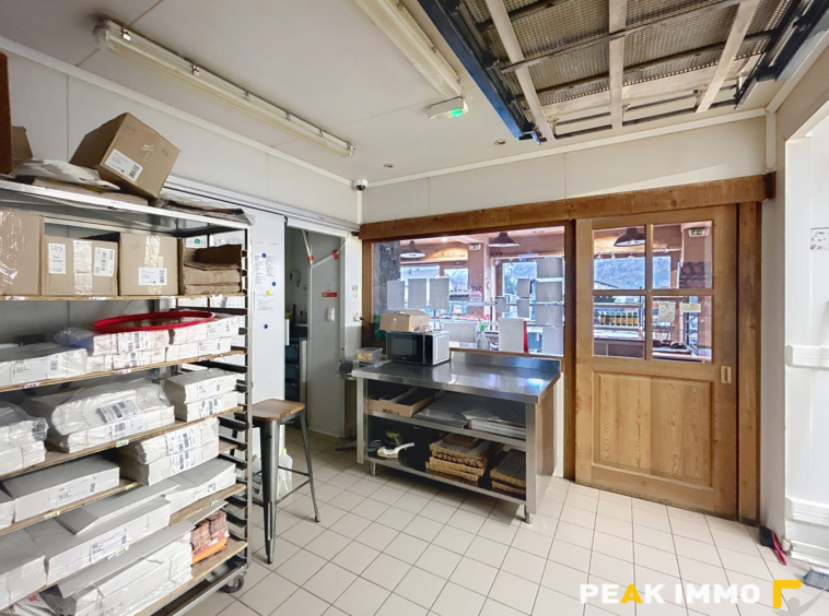 À louer à Marignier    Local commercial modulable avec grand