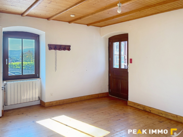 EN EXCLUSIVITE CENTRE NANGY MAISON DE VILLAGE avec JARDIN de