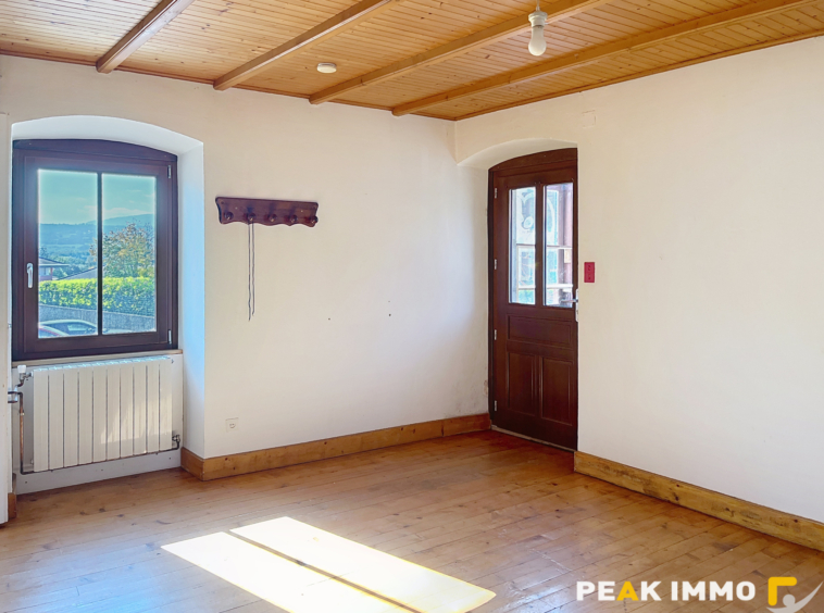EN EXCLUSIVITE CENTRE NANGY MAISON DE VILLAGE avec JARDIN de
