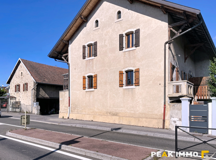 EN EXCLUSIVITE CENTRE NANGY MAISON DE VILLAGE avec JARDIN de
