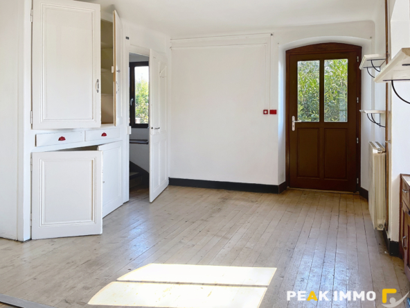 EN EXCLUSIVITE CENTRE NANGY MAISON DE VILLAGE avec JARDIN de