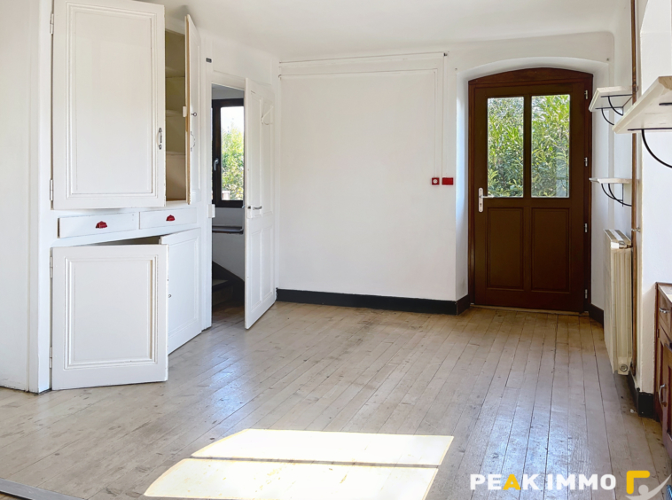 EN EXCLUSIVITE CENTRE NANGY MAISON DE VILLAGE avec JARDIN de