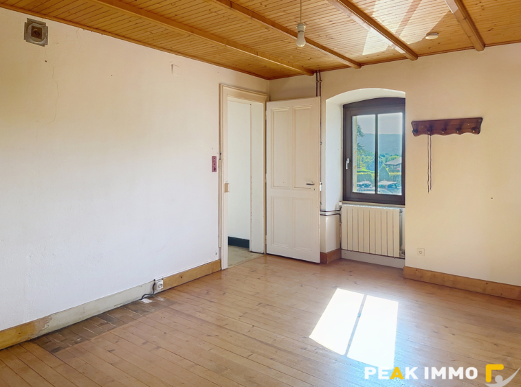 EN EXCLUSIVITE CENTRE NANGY MAISON DE VILLAGE avec JARDIN de