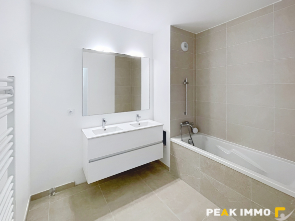 Appartement T4  R+2 86 m2 Centre de Doussard