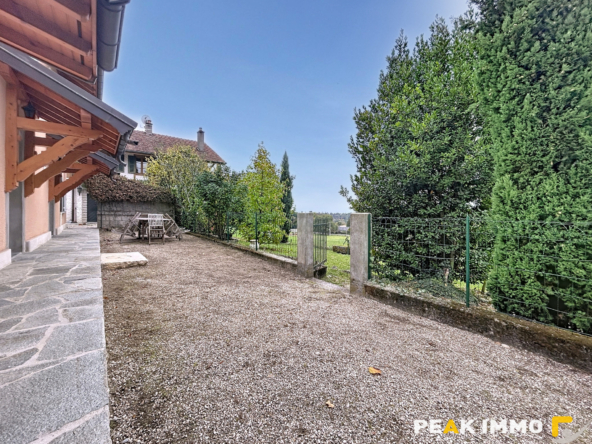 LUCINGES   À louer : charmante maison de village F4 de 84 m2