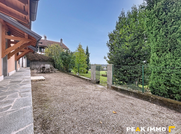 LUCINGES   À louer : charmante maison de village F4 de 84 m2