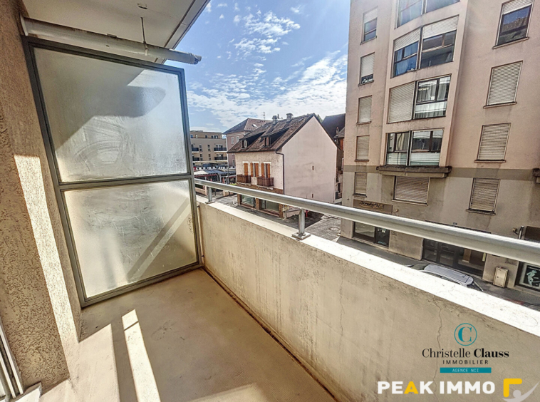 ANNEMASSE   À LOUER   BEL APPARTEMENT T3 MEUBLÉ AVEC GARAGE