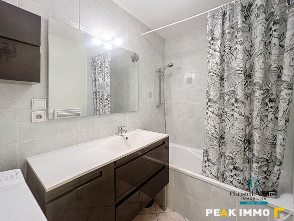 ANNEMASSE   À LOUER   BEL APPARTEMENT T3 MEUBLÉ AVEC GARAGE