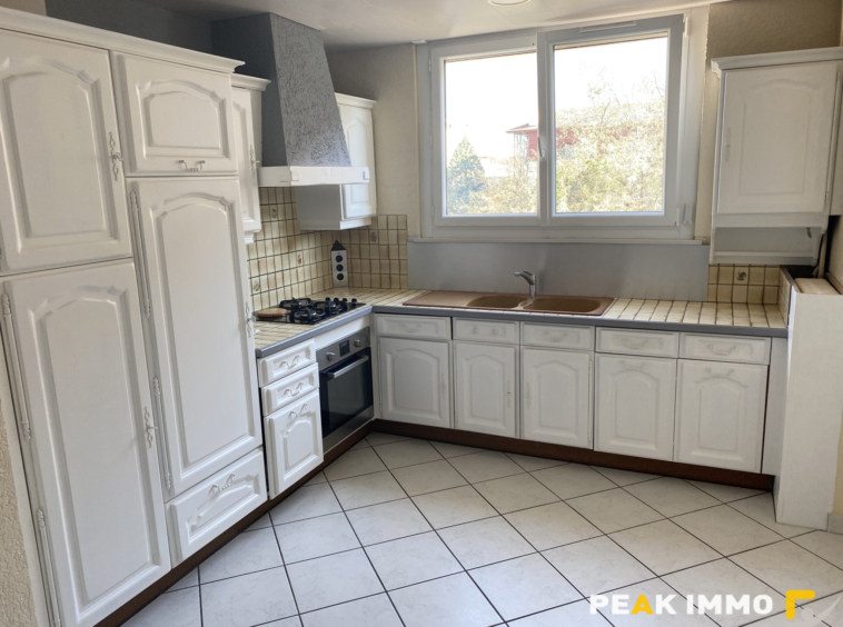 VILLE-LA-GRAND   À louer, appartement récent de type T3 proc