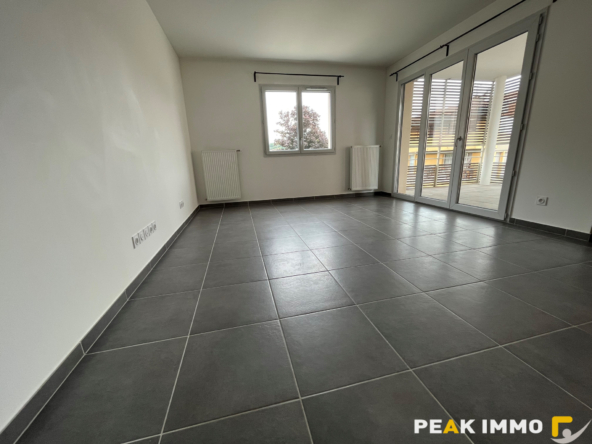 BONNE   À LOUER   APPARTEMENT T2 AVEC TERRASSE, JARDIN ET GA