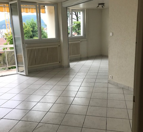 VILLE-LA-GRAND   À louer, appartement récent de type T3 proc