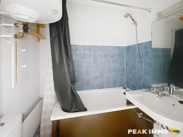 BOGEVE   À LOUER   STUDIO MEUBLÉ AVEC STATIONNEMENT PRIVATIF