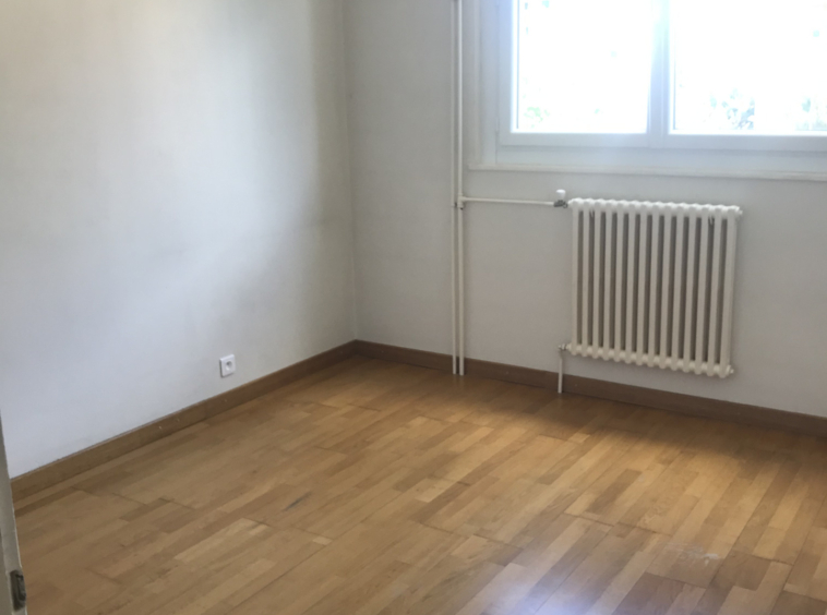 VILLE-LA-GRAND   À louer, appartement récent de type T3 proc