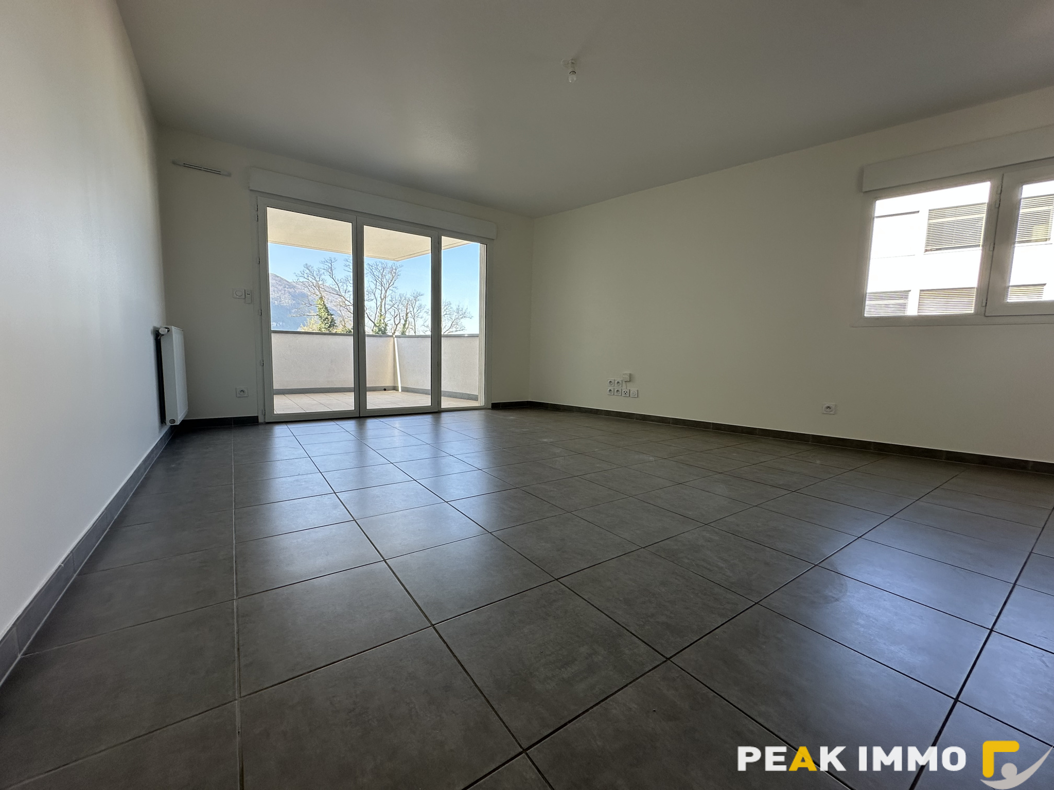 ANNEMASSE À LOUER APPARTEMENT T4 AVEC TERRASSE, CAVE ET