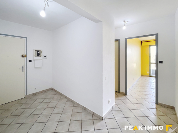 GAILLARD - T2 proche frontière et tramway   Accès direct Gen