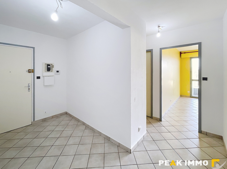 GAILLARD - T2 proche frontière et tramway   Accès direct Gen