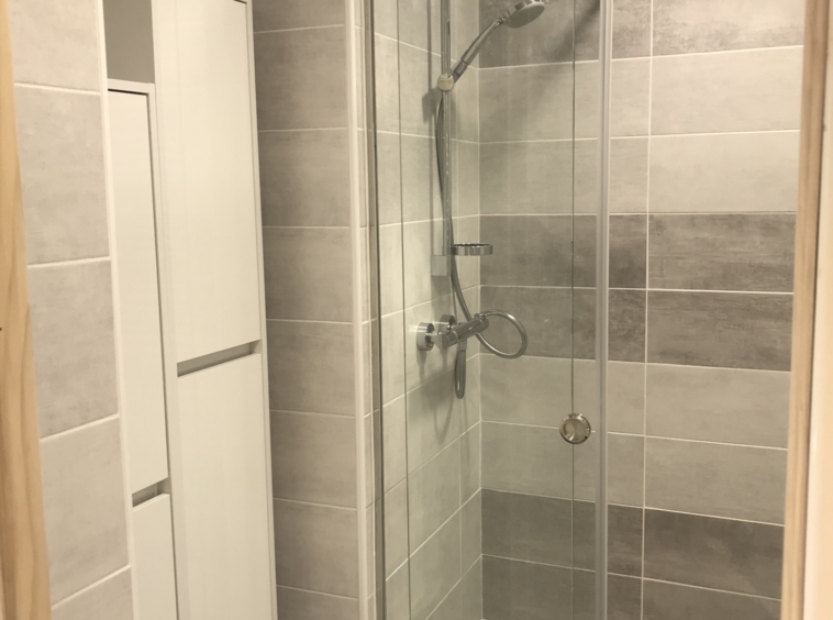 VILLE-LA-GRAND   À louer, appartement récent de type T3 proc