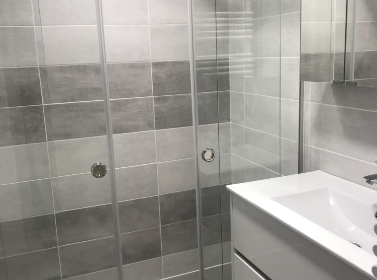 VILLE-LA-GRAND   À louer, appartement récent de type T3 proc