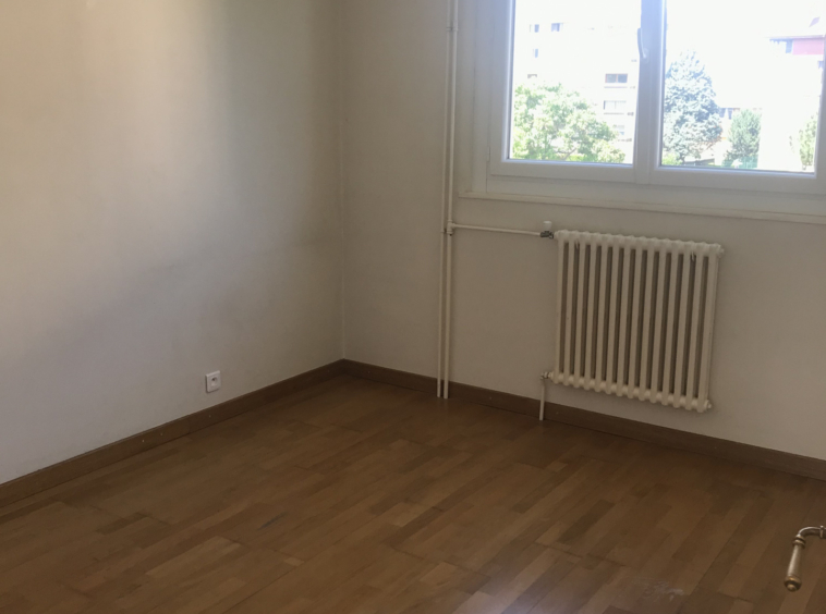 VILLE-LA-GRAND   À louer, appartement récent de type T3 proc