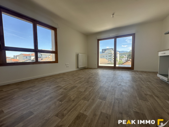 ANNEMASSE   À LOUER   BEL APPARTEMENT T2 RÉCENT AVEC BALCON