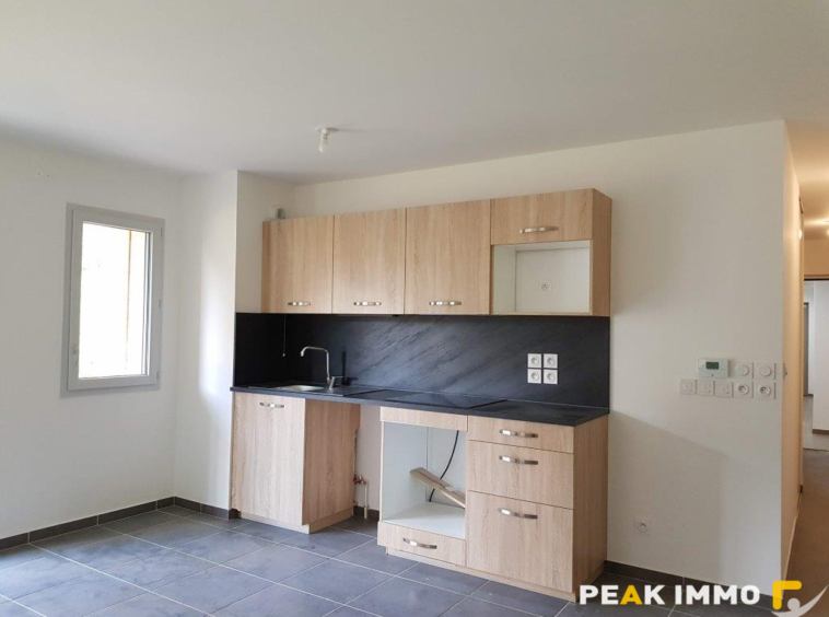 BONNE   À LOUER   APPARTEMENT T2 AVEC TERRASSE, JARDIN ET GA