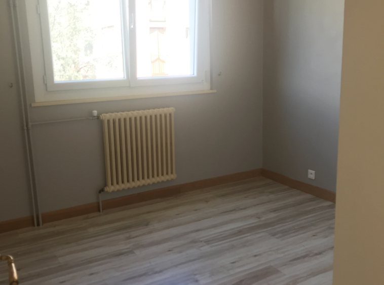 VILLE-LA-GRAND   À louer, appartement récent de type T3 proc