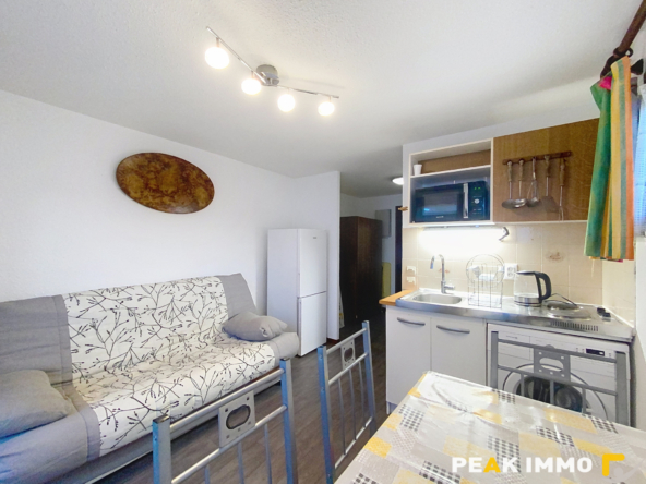 MORILLON- STUDIO meublé en rez-de-jardin