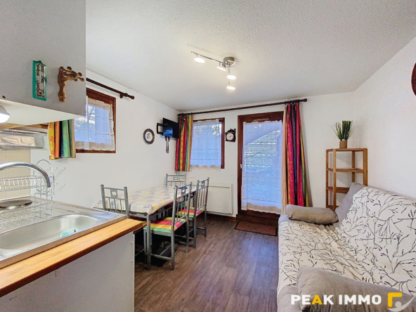 MORILLON- STUDIO meublé en rez-de-jardin