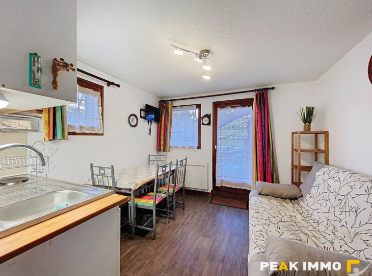 MORILLON- STUDIO meublé en rez-de-jardin