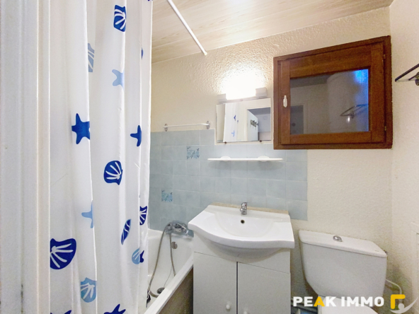 MORILLON- STUDIO meublé en rez-de-jardin