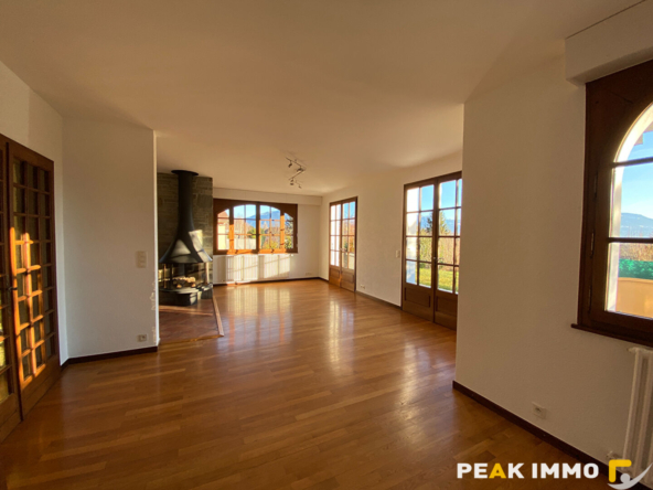 BONNE   Maison individuelle T6 bis avec jardin, garage doubl