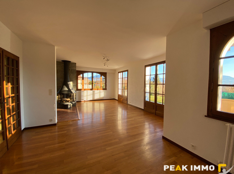 BONNE   Maison individuelle T6 bis avec jardin, garage doubl