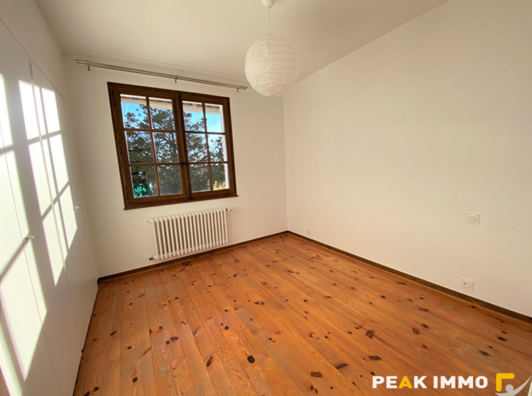 BONNE   Maison individuelle T6 bis avec jardin, garage doubl