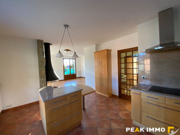 BONNE   Maison individuelle T6 bis avec jardin, garage doubl