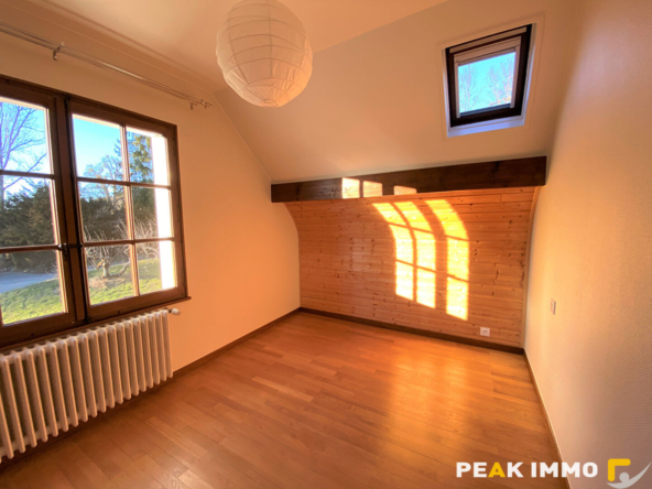 BONNE   Maison individuelle T6 bis avec jardin, garage doubl