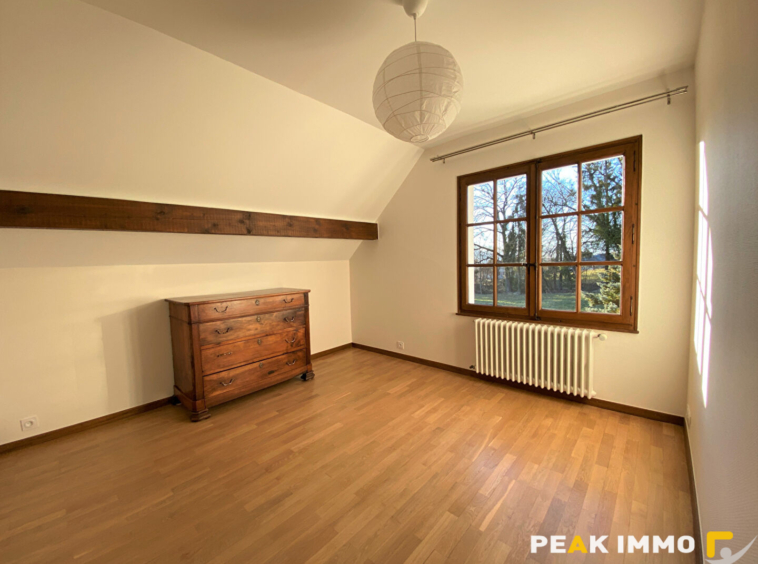 BONNE   Maison individuelle T6 bis avec jardin, garage doubl