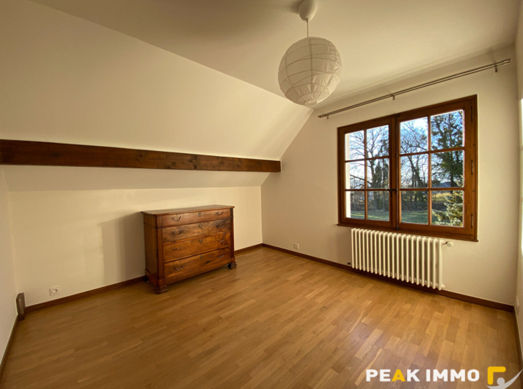 BONNE   Maison individuelle T6 bis avec jardin, garage doubl