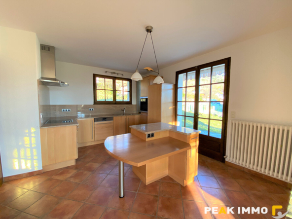 BONNE   Maison individuelle T6 bis avec jardin, garage doubl