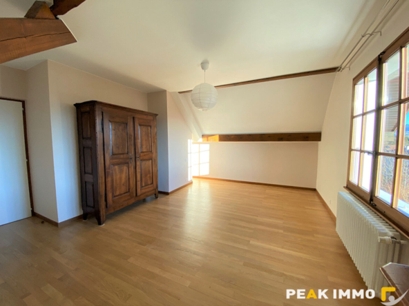 BONNE   Maison individuelle T6 bis avec jardin, garage doubl