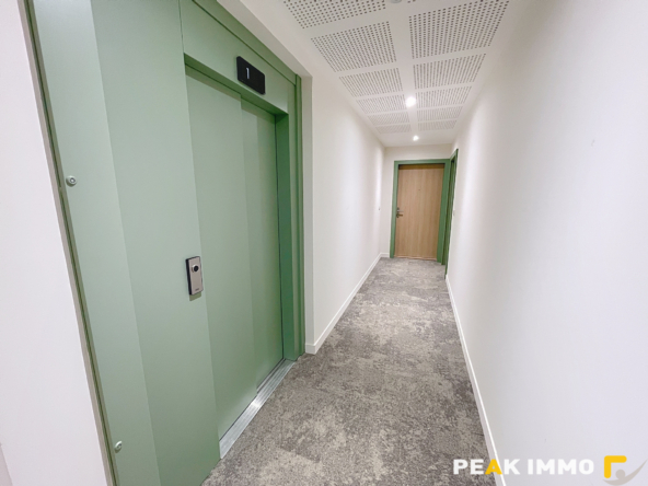 À vendre   T3 deuxième étage avec ascenseur en plein centre