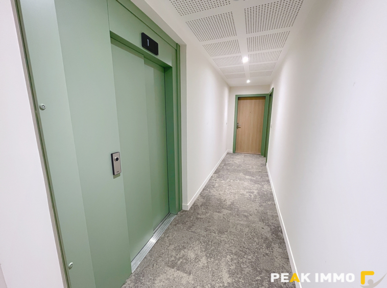 À vendre   T3 deuxième étage avec ascenseur en plein centre